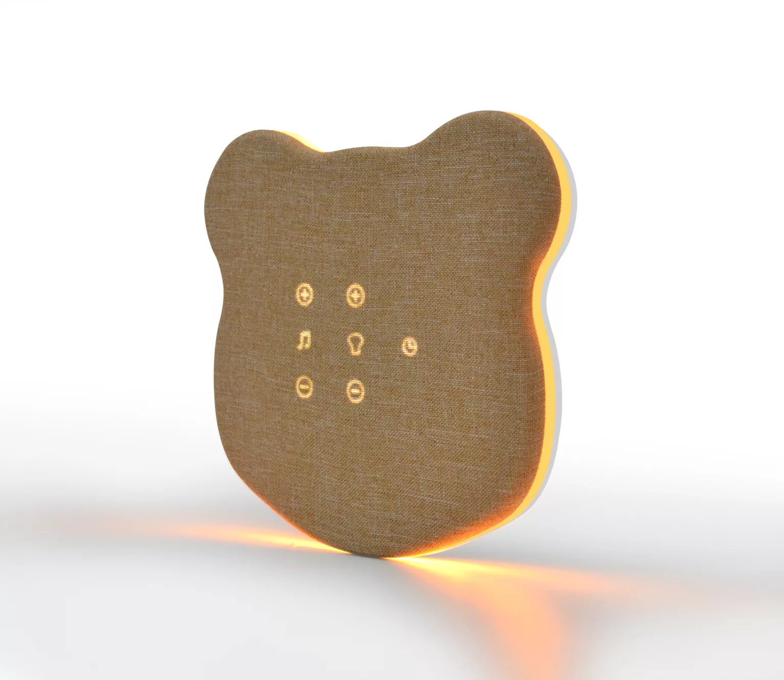 Leila's Bear White Noise Night Light, schuin van voren genomen, met de touchknoppen subtiel verlicht en een warme gloed rondom.